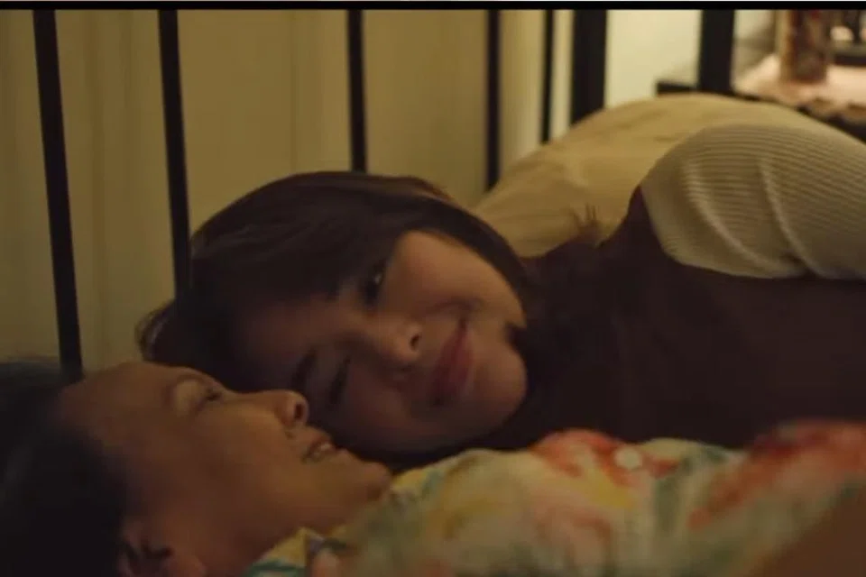 Christine Hakim (kiri) dan Amanda Manopo menghidupkan filem meruntun jiwa, ‘Bila Esok Ibu Tiada’.