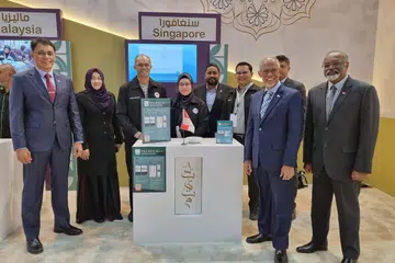 PERSIDANGAN HAJI DAN UMRAH: Menteri Bertanggungjawab bagi Ehwal Masyarakat Islam, Encik Masagos Zulkifli Masagos Mohamad (dua dari kanan), bergambar bersama pasukan Pejabat Ehwal Jemaah Haji Singapura (SPAO) yang membangunkan aplikasi PilgrimSG di Pameran dan Persidangan Haji dan Umrah di Jeddah pada 9 Januari.