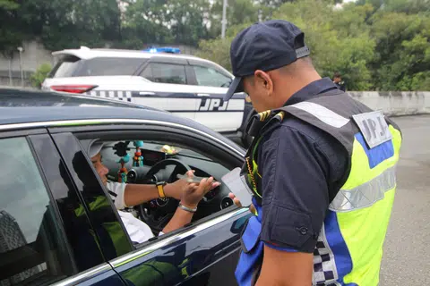 M’sia, saman, VEP, pemandu S’pura
