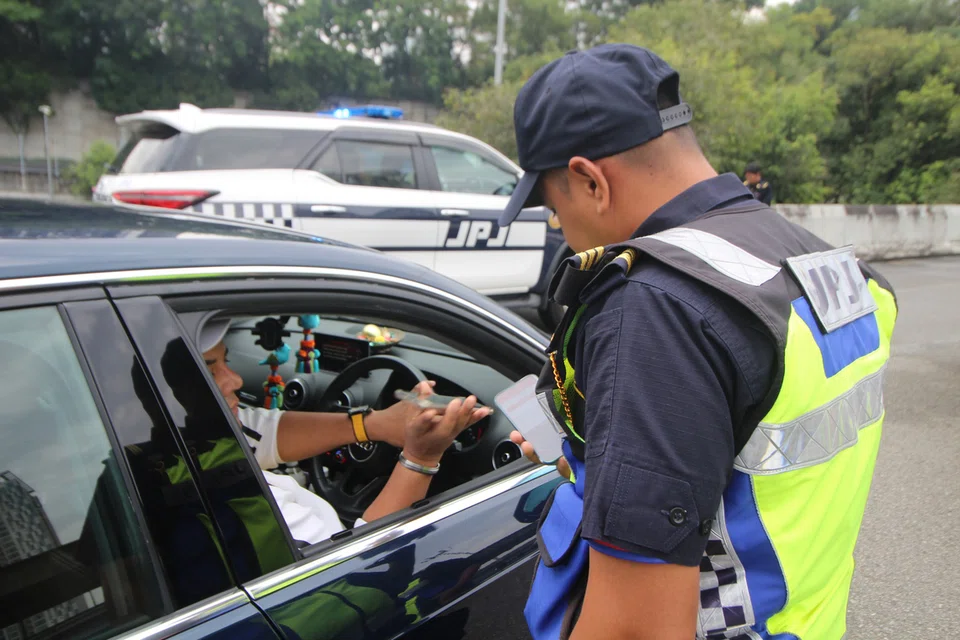 M’sia, saman, VEP, pemandu S’pura