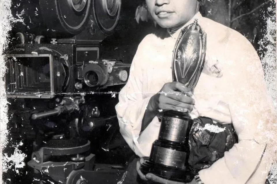 Jurukamera dan pakar sinematografi era P. Ramlee, Allahyarham Abu Bakar Ali Almasaid, atau A. Bakar Ali dinobatkan sebagai Jurugambar Terbaik bagi Festival Filem Asia Pasifik Kelima pada 1958 dan Jurugambar Hitam Putih Terbaik pada Pesta Filem Asia 1963.