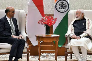 PERTEMUAN DUA PEMIMPIN: Semasa perbincangan antara Encik Tharman dan Encik Modi (kanan), Pejabat Perdana Menteri (PMO) India berkata mereka meluahkan kepuasan terhadap hubungan dua hala yang rapat antara kededua negara. - Foto PMO INDIA