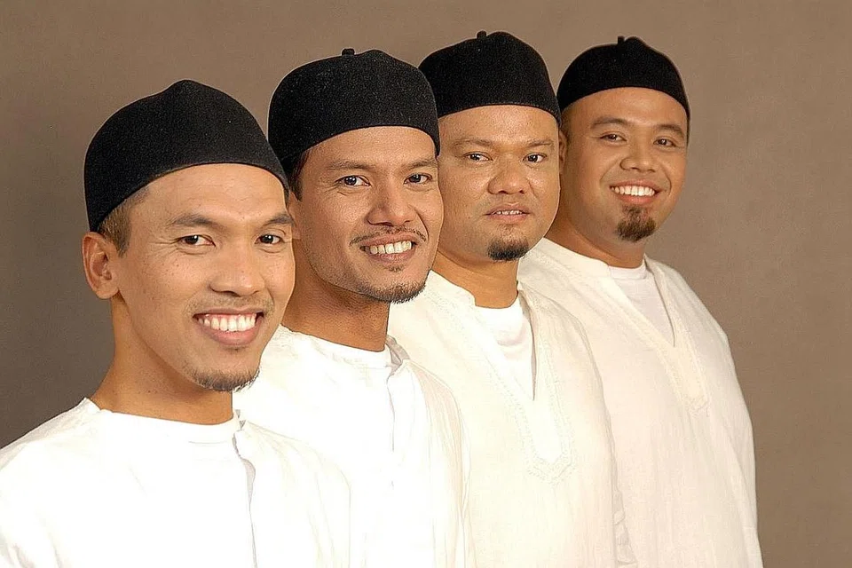 LAGU MEREKA MASIH BERPENGARUH ~ CETUS FENOMENA: Kumpulan Raihan (atas) begitu popular kerana kekuatan lagu Raihan banyak mempengaruhi pendengar dan peminat bukan sahaja dalam negara tetapi juga di luar negara. Lagu mereka dialihbahasa ke beberapa bahasa, termasuk Cina, Arab dan Inggeris. - Foto fail 