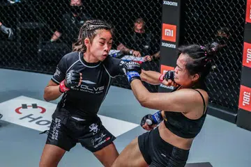 Kematian (kiri) Victoria diumumkan oleh kakaknya, Angela pada Sabtu (7 Jan). 