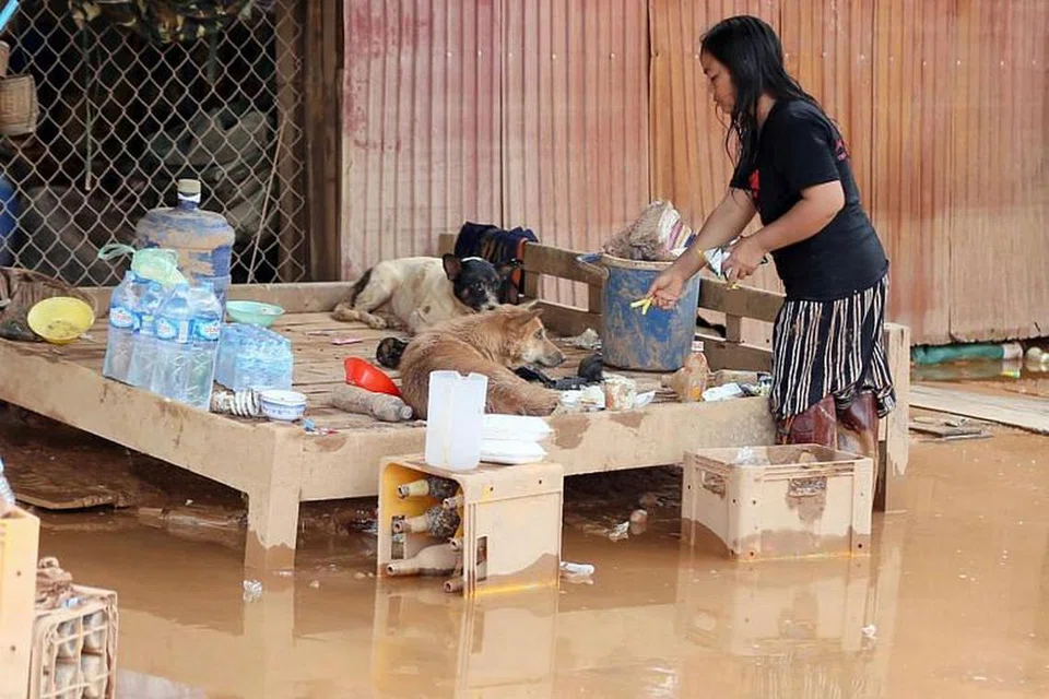 BANJIR DI LAOS: Sekurang-kurangnya 27 orang meninggal dunia, dengan ratusan masih hilang dan lagi 6,600 terpaksa dipindahkan ekoran bencana di Laos.