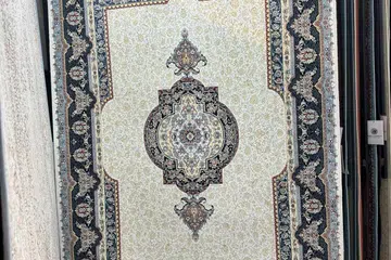 Permaidani buatan mesin yang indah dan menawan. Terdapat pelbagai warna, saiz dan rekaan menarik bagi permaidani Iran ini. Untuk pembaca Berita Harian (BH), tawaran hebat diberikan bagi pembelian permaidani tertentu. 