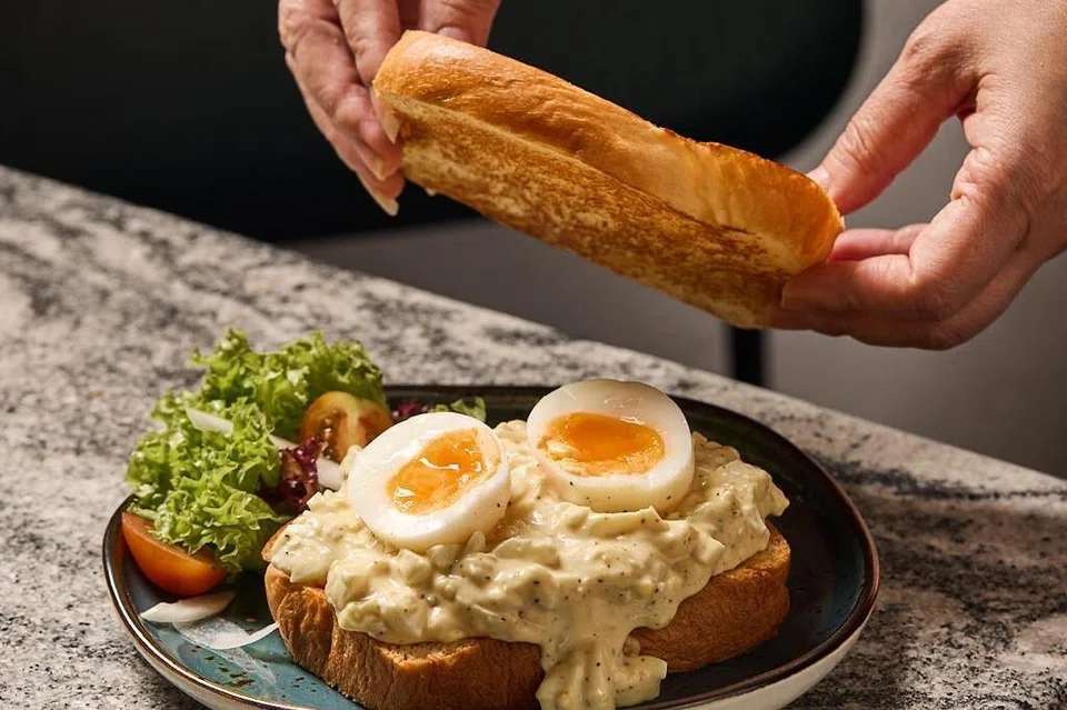 Hidangan ‘Cloud Egg Stack’, sejenis hidangan telur yang diinspirasikan daripada gaya masakan di Harajuku, Jepun.