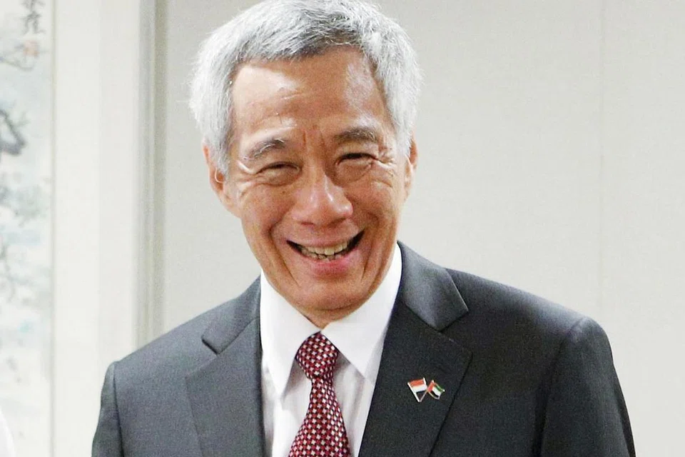 ENCIK LEE HSIEN LOONG: Menasihatkan pelajar Institusi Hwa Chong agar memahami konteks masyarakat Singapura, selain mempromosikan budaya, nilai dan warisan Cina.