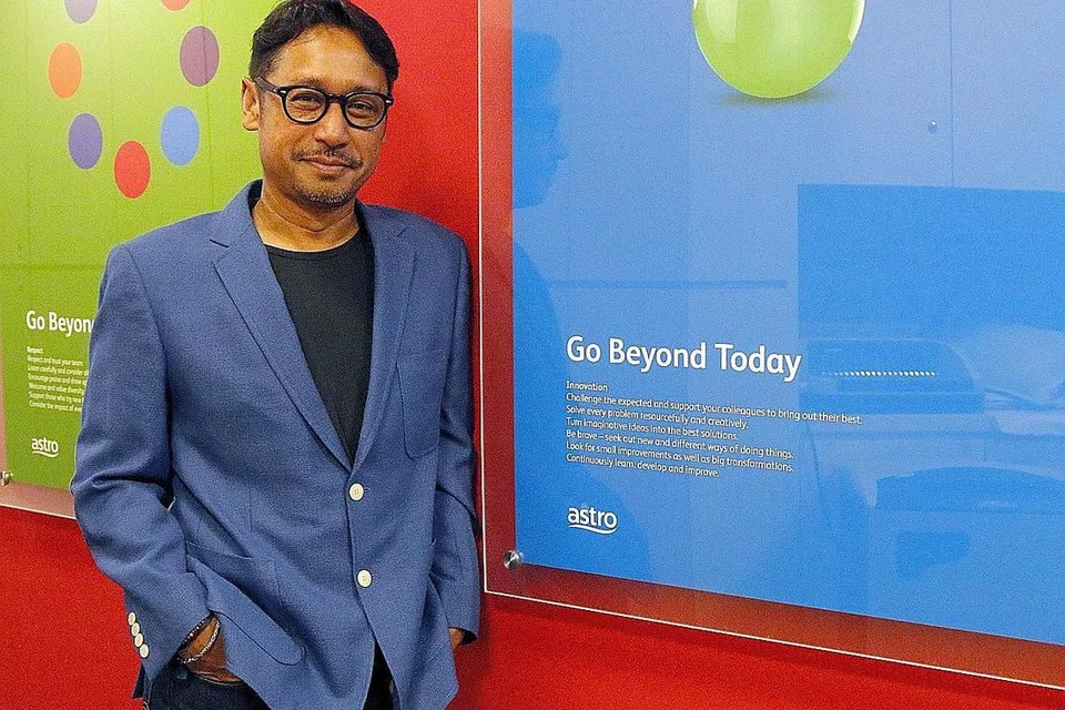 MAHU RAMAI BERANIKAN DIRI: Datuk Khairul Anwar Salleh yang menyifatkan dirinya sebagai insan yang mudah resah jika terperangkap dalam tugasan yang sama buat tempoh masa yang lama ingin melihat lebih ramai bakat Singapura tangkas keluar daripada zon selesa bagi merebut peluang yang terbentang luas dalam dunia kreatif. - Foto FARAH REZAL