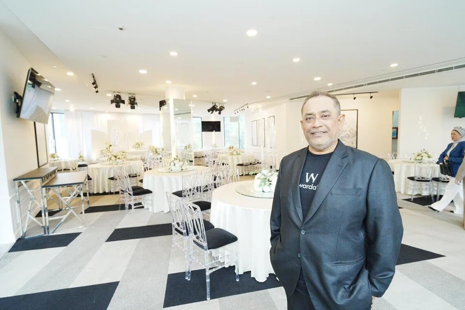 Pengarah Urusan Pos TKI, Encik Mohamed Anuar Tahar, menceburi perniagaan khidmat perkahwinan dengan mengusahakan Wardah Ballroom yang terletak bersebelahan Hotel Mercure di Stevens Road. 