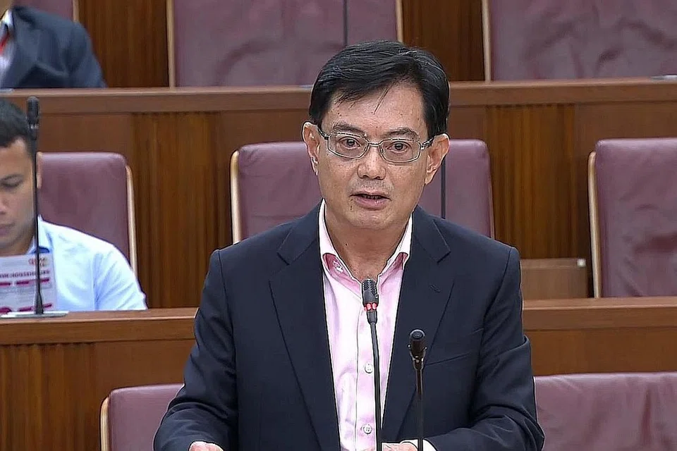 KEUTAMAAN: Timbalan Perdana Menteri Encik Heng Swee Keat berkata usaha selamatkan pekerjaan selain menyelamatkan nyawa menjadi keutamaan Pemerintah. - Foto GOV.SG