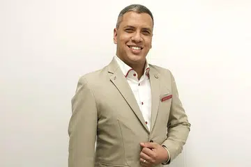 GEMBIRA CEBURI MINAT: Sebagai penyelia di Hotel Crowne Plaza Lapangan Terbang Changi, Encik Mustafa Syed Ahmad mempunyai minat dan semangat untuk memastikan tetamu hotel mendapatkan pengalaman yang terbaik. Beliau sering menerima pujian tetamu dan telah diberi Anugerah Perkhidmatan Emas di majlis Anugerah Baik Budi Kebangsaan baru-baru ini. - Foto GERAKAN BAIK BUDI SINGAPURA