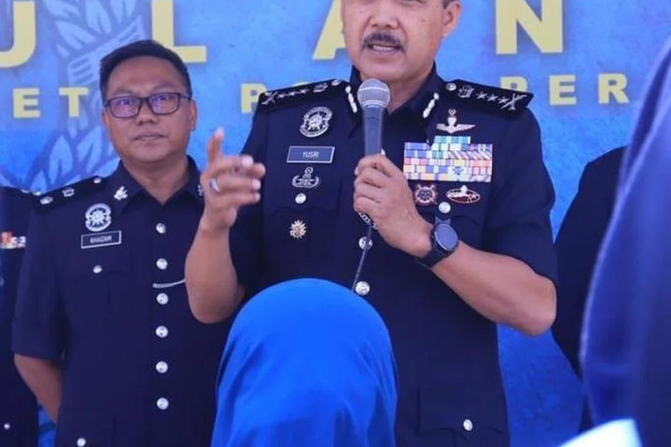 JANGAN TERPEDAYA: Ketua Polis Perak, Datuk Seri Mohd Yusri Hassan Basri, mengingatkan orang ramai agar tidak mendedahkan maklumat peribadi dan akaun bank kepada pihak tidak dikenali bagi mengelak menjadi mangsa dalang penipuan.