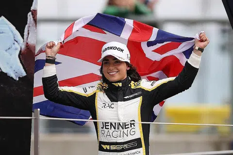 TUAN RUMAH: Singapura akan menjadi tuan rumah pusingan ketujuh musim Siri W 2022, yang kini didahului oleh juara Jamie Chadwick. - Foto REUTERS