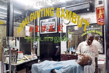 JAMINAN KESELAMATAN: Presiden Persatuan Penggunting Rambut Bumiputera Malaysia (MBBA), TN Winda Mohd Tahir, berkata pihaknya memberi jaminan tidak akan mengambil mudah aspek kesihatan dan keselamatan pelanggan serta penggunting rambut.