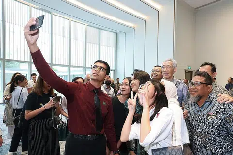 PERLU TERUSKAN USAHA: Walaupun masyarakat Melayu/Islam telah mengecapi kejayaan besar dalam bidang pendidikan, Encik Lee berkata banyak lagi yang boleh diusahakan Yayasan Mendaki untuk memenuhi aspirasi dan keperluan masyarakat yang semakin berkembang. Beliau berkata demikian di acara sambutan ulang tahun ke-40 Mendaki sempena pelancaran bulan Raikan Ilmu 2022 di Pusat Kebudayaan Universiti Sabtu lalu. - Foto FACEBOOK LEE HSIEN LOONG
