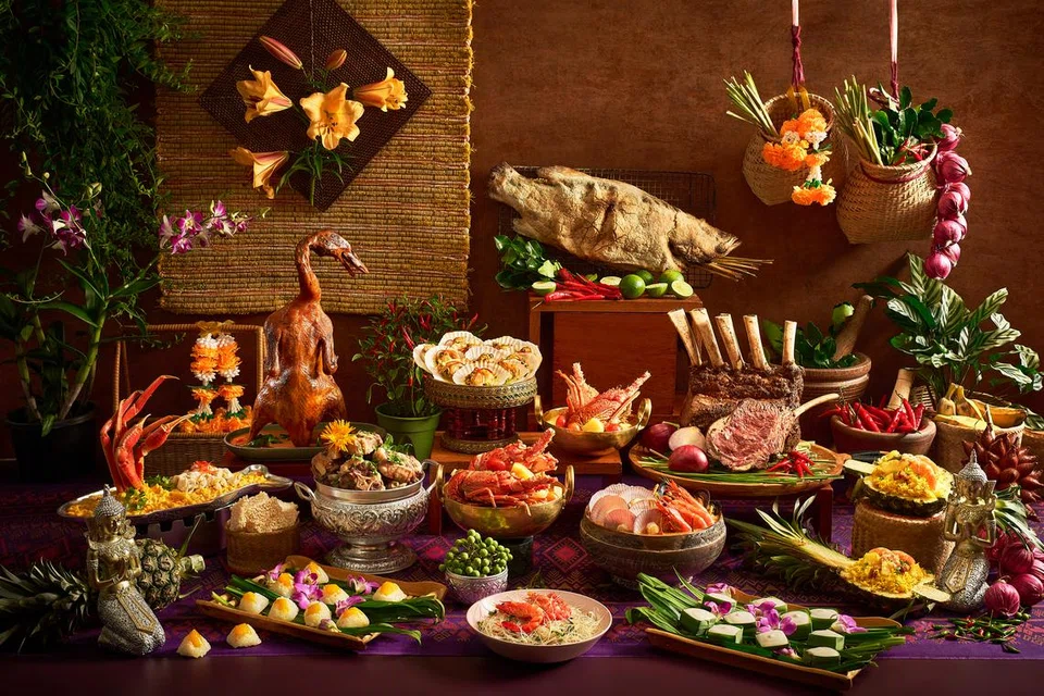 Hidangan bufet masakan Thailand akan diadakan di Restoran Peppermint di Hotel Parkroyal Collection Marina Bay, dari 3 Oktober hingga 8 November 2024. Harga bufet bermula daripada $72++ bagi setiap dewasa dan $36++ bagi setiap kanak-kanak.