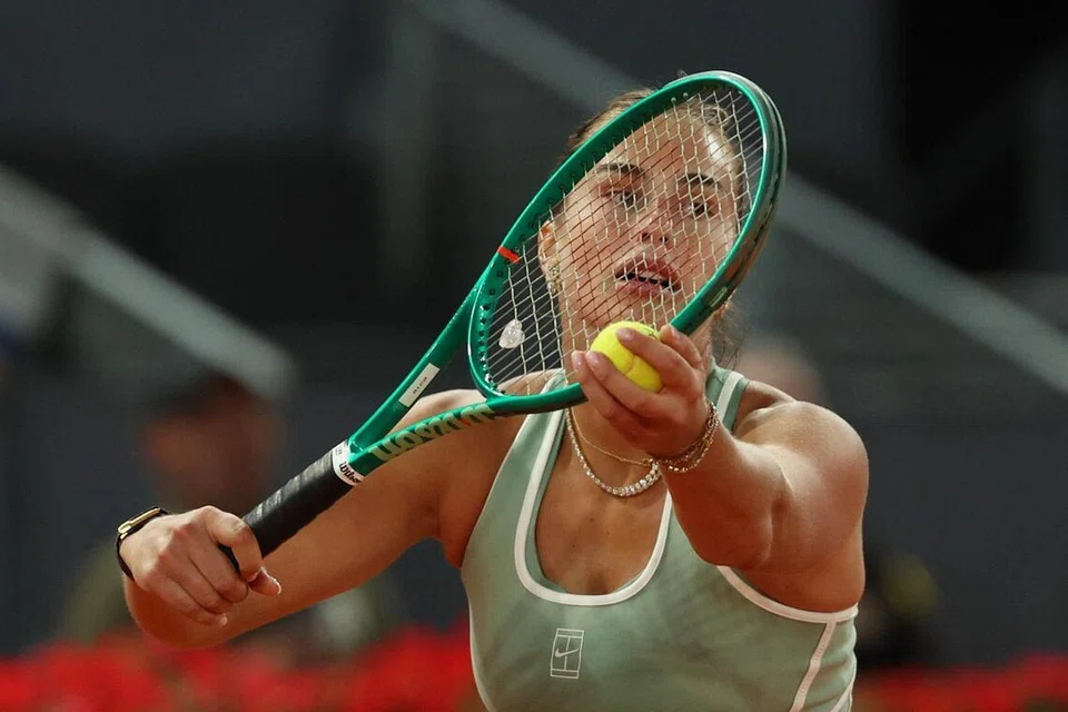 Pemain tenis wanita nombor satu dunia, Aryna Sabalenka, beraksi dalam perlawanan suku akhir Terbuka Madrid menentang pemain Amerika Syarikat, Hailey Baptiste, di Park Manzanares, Madrid, Sepanyol, pada 28 April.