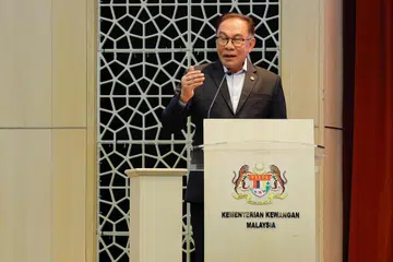 TEGAS MENTADBIR: Perdana Menteri, Datuk Seri Anwar Ibrahim mengisytiharkan hasil negara mencapai unjurannya pada 2023 dengan kira-kira RM238 bilion diperoleh kerajaan.