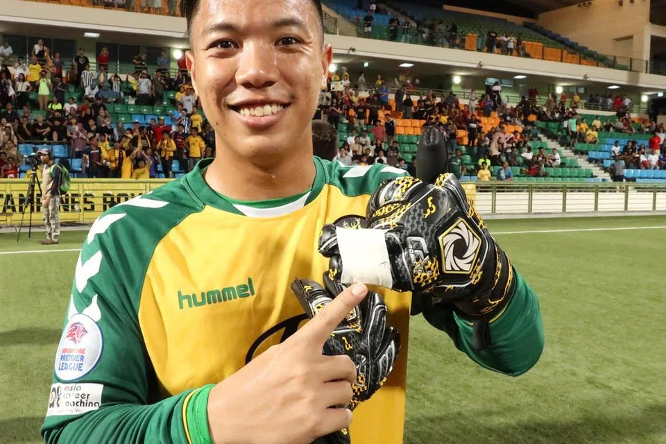 Penjaga gawang dan kapten BG Tampines Rovers, Syazwan Buhari, juga merupakan antara pengganti sesuai bagi Hassan Sunny.  