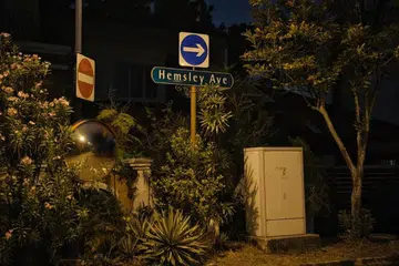 VIRUS KEMBALI LAGI: Virus nyamuk berjangkit Zika kembali lagi, malah pada Jumaat, NEA mengesahkan tiga kes jangkitan virus Zika di Hemsley Avenue di Serangoon Gardens, menjadikan jumlah kes Zika pada tahun ini menjadi 10. - Foto BH oleh Mark Cheong.