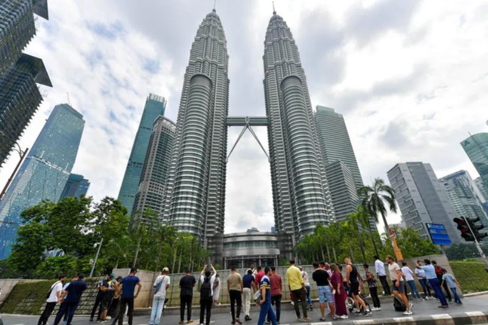 Menara Berkembar Petronas atau lebih dikenali sebagai KLCC pernah dinobatkan bangunan tertinggi di dunia sehingga 2004 sebelum diatasi Taipei 101 dan Burj Khalifa. 