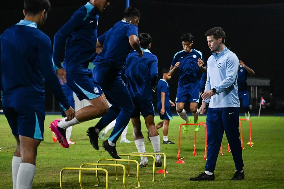 Pasukan bawah 22 tahun negara mengadakan latihan di Kelab Bola Sepak Romsai di Bangkok, Thailand menjelang perlawanan menentang Thailand di Stadium Rajamangala pada 11 Disember.