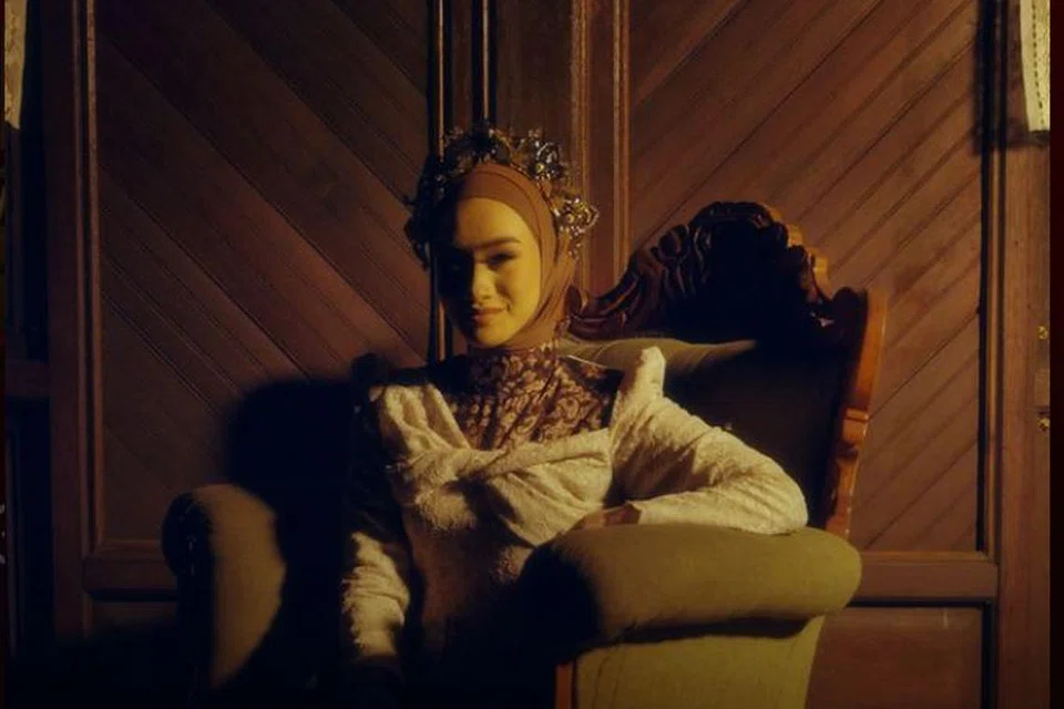 ‘Habibi’, lagu terbaru penyanyi Malaysia, Chombi, memukau dari segi ritma namun vokalnya kurang menyerlah.