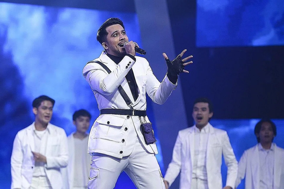 MENGHARAP REZEKI BUAT SEMUA: Aliff Aziz yang dinobatkan sebagai juara 'Gegar Vaganza 8' (GV8) menghargai kemenangan yang diperolehi tetapi mengharapkan yang terbaik juga buat kerjaya finalis lain agar bangkit sesudah tamatnya program realiti itu. - Foto ASTRO