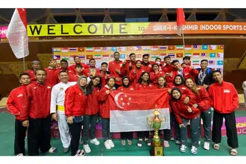 CEMERLANG: Pasukan Silat S'pura merangkul 9 pingat emas, 4 perak dan 6 gangsa, dan menduduki tempat kedua di belakang Vietnam yang merangkul lebih 2 pingat emas sebagai Juara. - Foto PERSEKUTUAN SILAT SINGAPURA