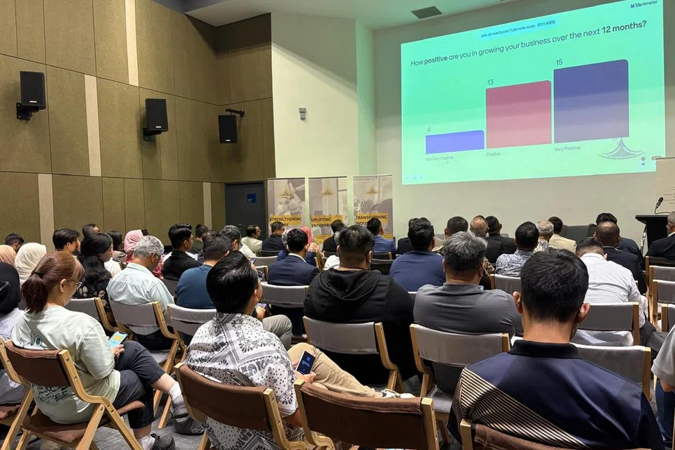 Para hadirin memberikan maklum balas tentang landskap perniagaan di Singapura semasa sesi ‘townhall’ atau taklimat umum yang dianjurkan oleh Dewan Perniagaan dan Perusahaan Melayu Singapura (DPPMS) pada 27 Jun.