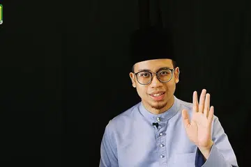 BERDAKWAH: Imam Eksekutif Masjid Ar-Raudhah, Ustaz Hanan Farihin Jasmani, berkongsi ilmu melalui video yang dimuat naik ke Facebook masjid tersebut. - Foto FACEBOOK/MASJID AR-RAUDHAH