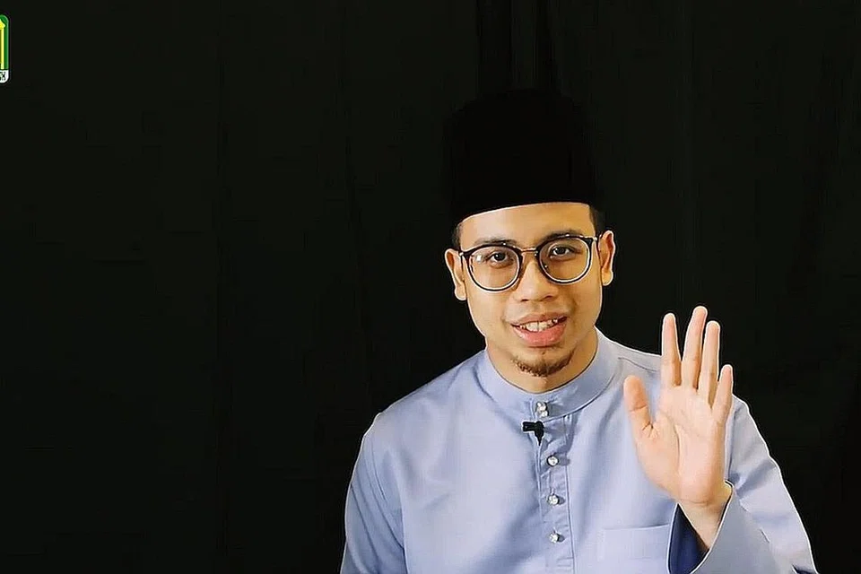 BERDAKWAH: Imam Eksekutif Masjid Ar-Raudhah, Ustaz Hanan Farihin Jasmani, berkongsi ilmu melalui video yang dimuat naik ke Facebook masjid tersebut. - Foto FACEBOOK/MASJID AR-RAUDHAH