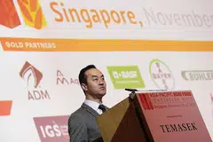 KERJASAMA PENTING: Dalam ucapannya di pembukaan Minggu Inovasi Agri-Makanan Asia-Pasifik di Hotel Grand Hyatt semalam, Dr Koh menggesa sektor privet terus bekerjasama dengan sektor awam dan para akademik untuk memperdalam keupayaan dalam sektor ini di sini. - Foto BH oleh KELVIN CHNG
