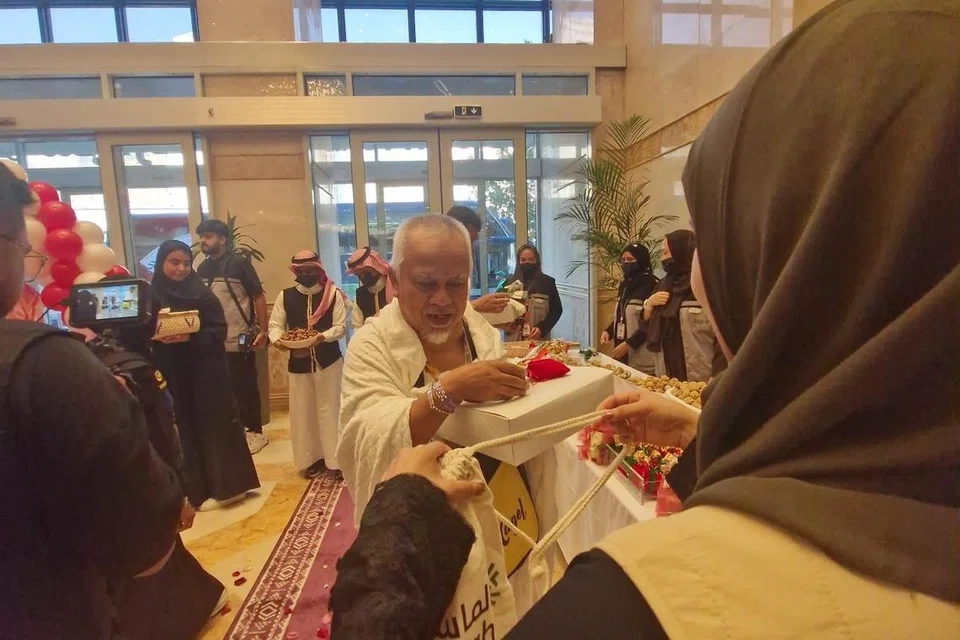 jemaah Singapura, Hagel Travel