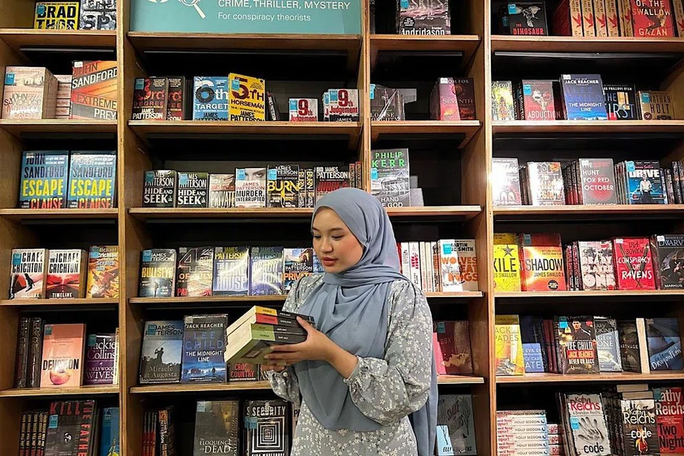 Penolong akauntan dari Selangor, Malaysia, Siti Nur Hamizah Kamarudin, yang juga pempengaruh sosial, mengulas empat buku sebulan, hasil kerjasama dengan firma penerbitan, di #BookTok Malaysia. Pengikutnya adalah belia antara 18 dengan 25 tahun.