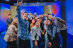 Menteri di Pejabat Perdana Menteri merangkap Menteri Kedua (Pendidikan merangkap Ehwal Luar), Dr Mohamad Maliki Osman bersama 30 belia daripada institusi berbeza seperti AMP Singapura, Persatuan Persuratan Pemuda Pemudi Melayu (4PM), Jamiyah Singapura dan beberapa Institusi Pengajian Tinggi (IHL) di Dialog Masyarakat Berita Harian (BH) pada 31 Julai di bangunan SPH Media di Toa Payoh.