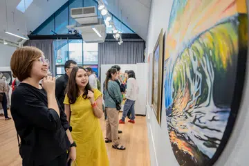 NIKMATI KARYA: Pameran ‘SeniKita 2023’ berlangsung hingga 17 Disember di Galeri Seni Kamal di Wisma Geylang Serai.