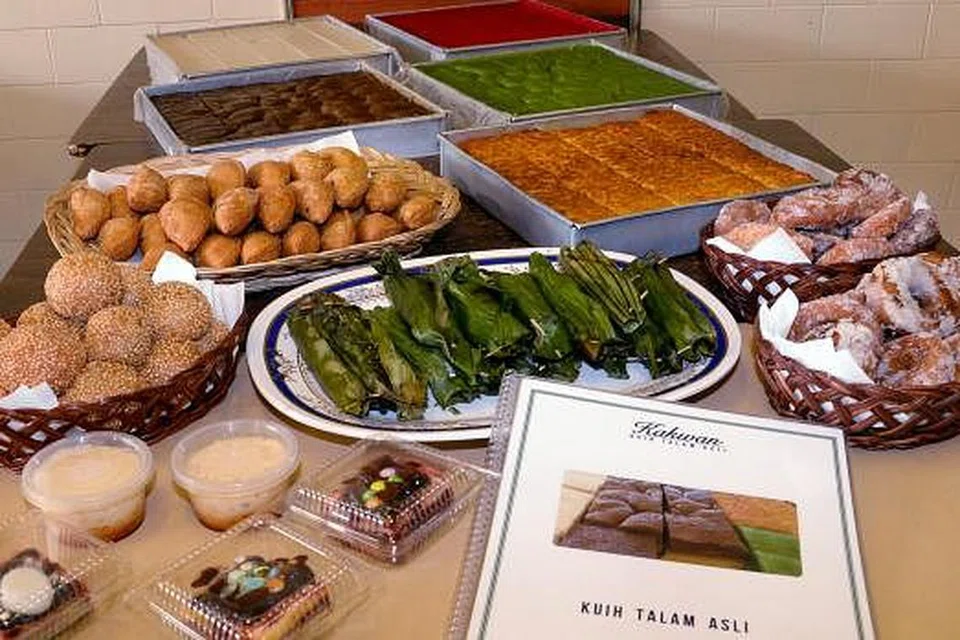 MANISAN LAMA: Kuih-muih yang dijual di Kakwan's Kitchen rata-rata merupakan kuih tradisional yang masih terus mendapat sambutan ramai.