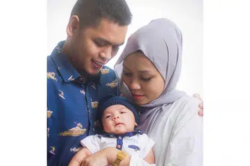MAHUKAN YANG TERBAIK UNTUK ANAK: Sebagai pasangan yang baru sahaja menerima zuriat, Cik Nadiah Hamzah meluahkan harapan agar beliau dan suami, Encik Muhammad Jamalullail mampu membesarkan anak mereka dengan sebaik-baiknya. Baginya, tugas membesarkan anak bagi generasi sekarang dan dahulu sama sahaja kerana kedua-keduanya inginkan yang terbaik demi anak-anak mereka. - Foto Ihsan NADIAH HAMZAH