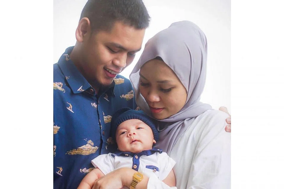 MAHUKAN YANG TERBAIK UNTUK ANAK: Sebagai pasangan yang baru sahaja menerima zuriat, Cik Nadiah Hamzah meluahkan harapan agar beliau dan suami, Encik Muhammad Jamalullail mampu membesarkan anak mereka dengan sebaik-baiknya. Baginya, tugas membesarkan anak bagi generasi sekarang dan dahulu sama sahaja kerana kedua-keduanya inginkan yang terbaik demi anak-anak mereka. - Foto Ihsan NADIAH HAMZAH