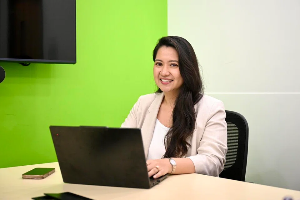 Dr Erlyani telah memperolehi doktor falsafah (PhD) daripada Sekolah Siswazah Sains dan Kejuruteraan Integratif (ISEP), Universiti Nasional Singapura (NUS), dari 2008 hingga 2013.