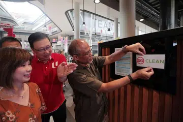 Koronavirus: Pelekat khas bagi pegerai makanan yang jaga kebersihan 