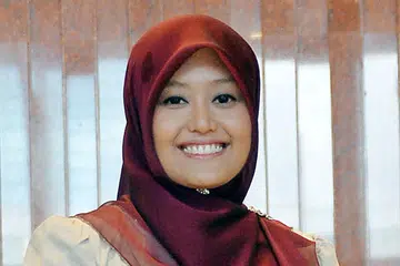 SOKONG LANGKAH BANGUN PROGRAM: Peguam setempat Cik Rahayu Mahzam (gambar), Encik Abdul Rohim Sarip dan Encik Abdul Rahman menyambut baik langkah mahu sediakan program mengenai undang-undang Islam itu. - Foto-foto fail