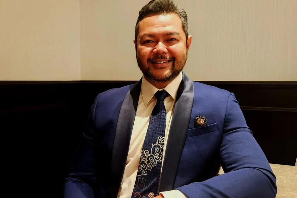Hazrul Nizam memikirkan tentang seseorang yang kehilangan dirinya ketika merakam lagu ‘Rawan’, ciptaan komposer Malaysia, Amylea Azizan.