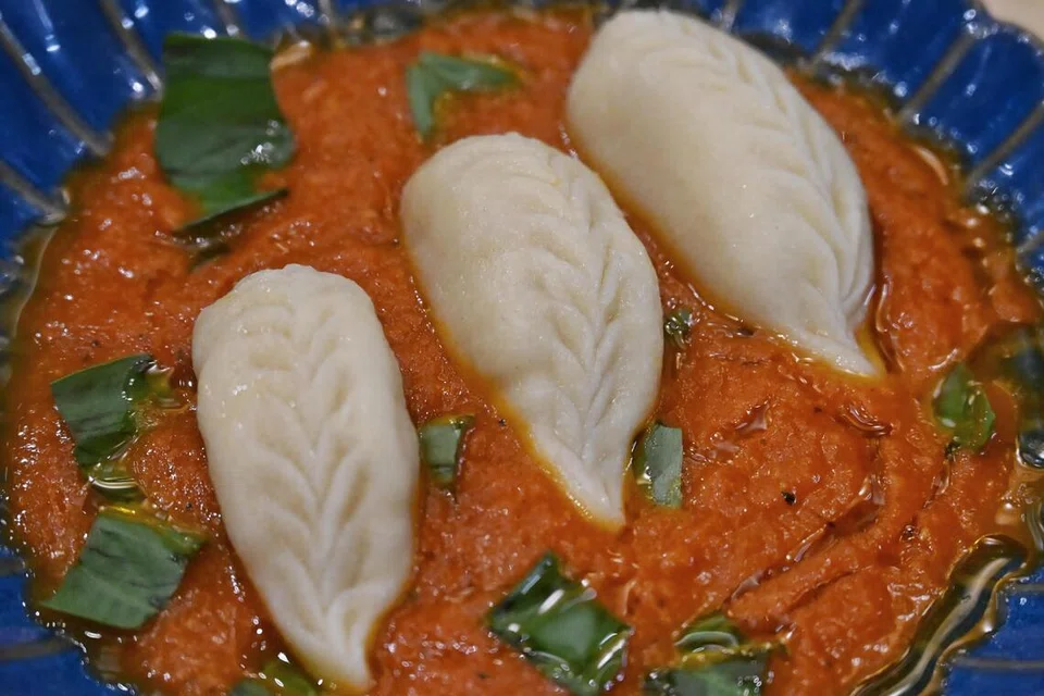 Pasta tradisional dari Sardinia, Italy, yang dikenali sebagai culurgiones, dihasilkan Cef Imran dengan inti kentang lenyek menggunakan teknik pintalan seakan-akan membuat kuih makmur.