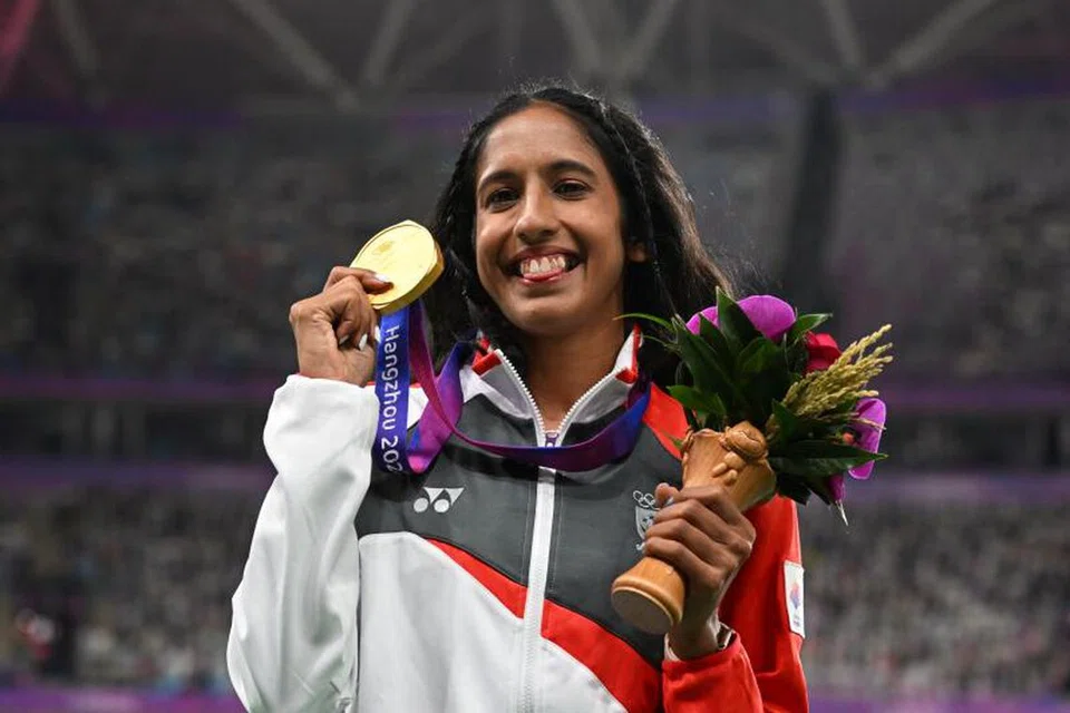 RATU PECUT: Shanti Pereira meraih pingat emas olahraga pertama Singapura di Sukan Asia sejak 1974 apabila beliau menjuarai lari 200 meter wanita di Hangzhou, China, pada Isnin. 