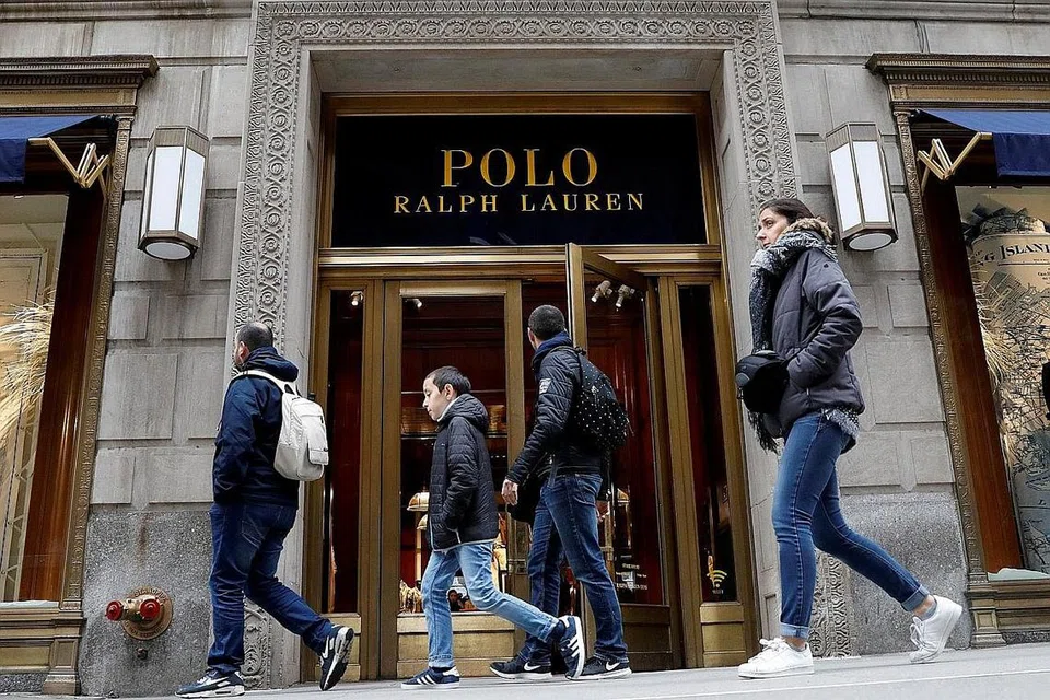 AKAN DITUTUP: Gedung Polo di Fifth Avenue di New York akan ditutup dan memberhentikan pekerja sebagai sebahagian rancangan mengurangkan kos. - Foto REUTERS