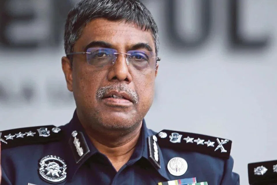 TEGAS BERTINDAK: Ketua Polis Kuala Lumpur, Datuk Allaudeen Abdul Majid, mengesahkan empat anggotanya ditahan pada 19 Januari kerana melakukan peras ugut di Taman Desa Gombak, Kuala Lumpur, pada 2023.