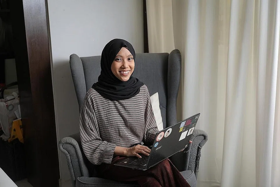 HARAPAN MAHASISWI: Cik Nurin Qistina merupakan mahasiswi tahun kedua dalam program ijazah Sains (Sistem Maklumat) dengan pengkhususan dalam Pengurusan Bandar Bijak dan Teknologi. - Foto BM oleh ONG WEE JIN